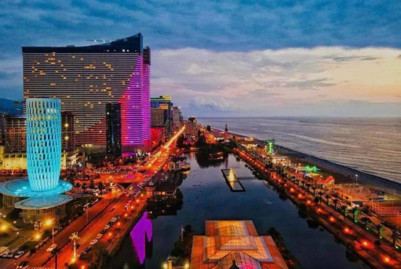Black Sea Aparthotel Orbi City Batumi Exterior foto
